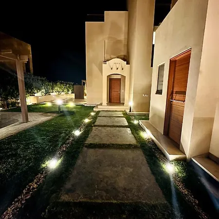Luxurious Villa With Infinity Private Pool & Jacuzzi Over Sabina Island'S Lagoon Hurghada Exterior foto
