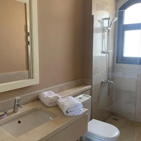 Luxurious Villa With Infinity Private Pool & Jacuzzi Over Sabina Island'S Lagoon Hurghada Exterior foto